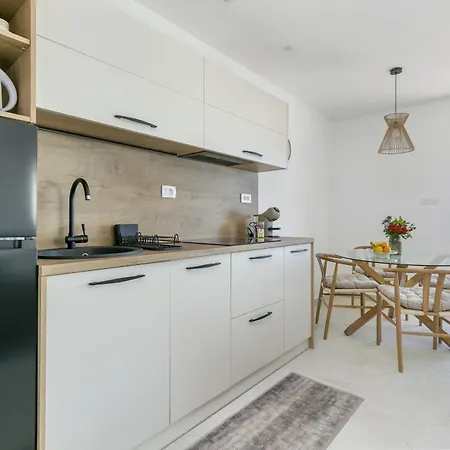Apartman By The Sea Okrug Donji, Ciovo - 16657 *